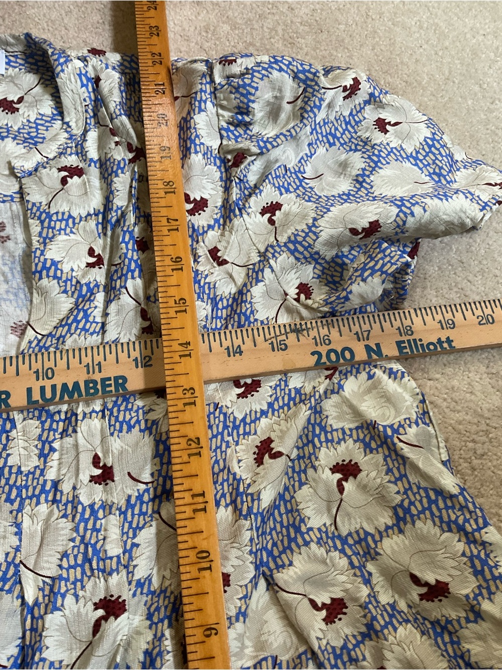 THML White Floral Short Sleeve Blouse with Blue Background and Red Accents - Picture 4 of 5